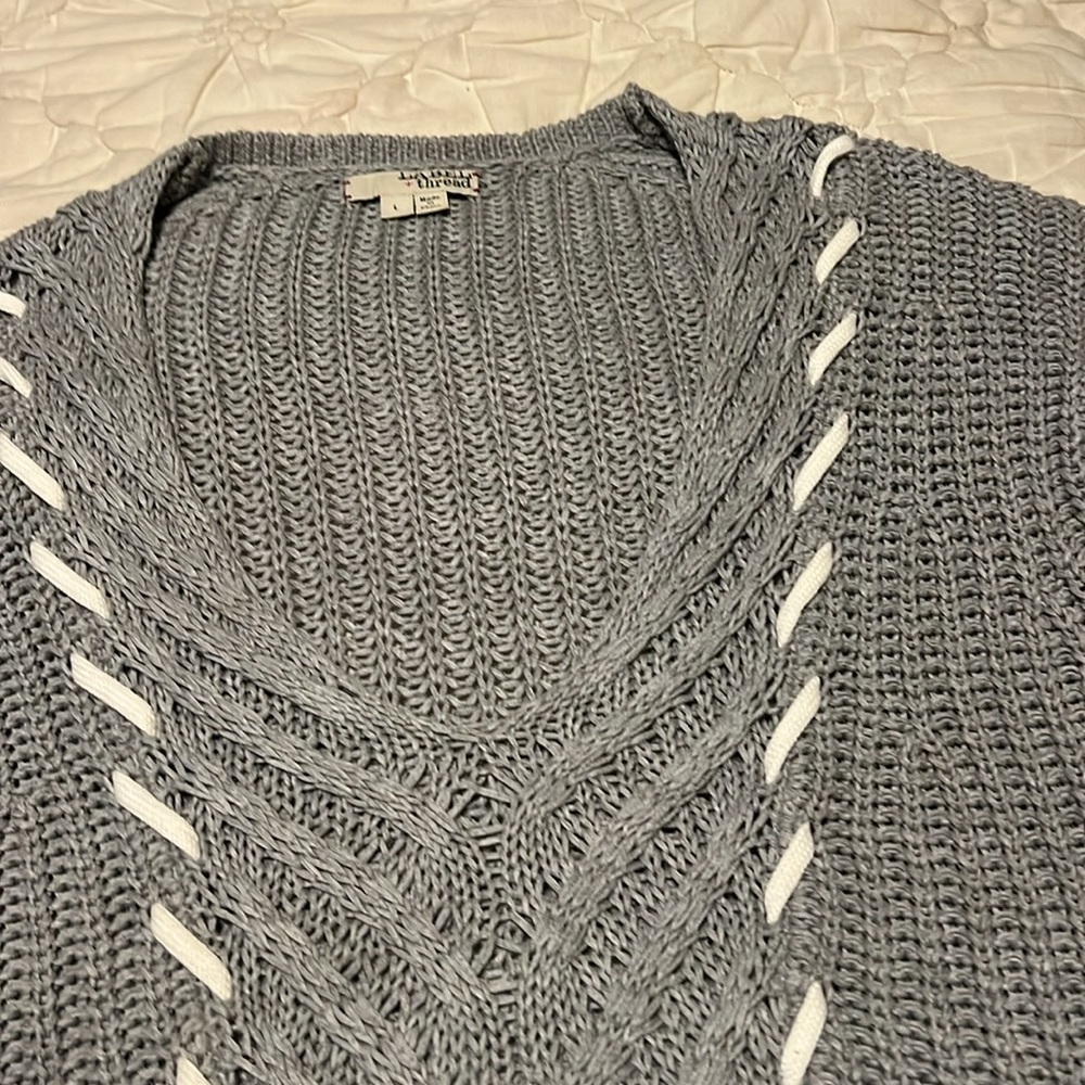 Label Thread Gray Lightweight Sweater - image 4